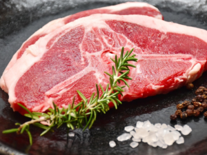 Un morceau de viande de mouton